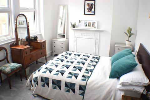 2 bedroom terraced house to rent, White Street, Brighton