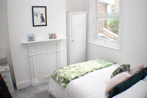 2 bedroom terraced house to rent, White Street, Brighton