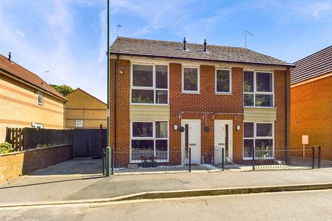 37 Kingsthorpe Close, Nottingham, NG3 3AZ