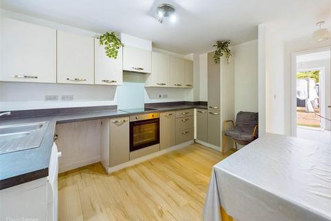 37 Kingsthorpe Close, Nottingham, NG3 3AZ