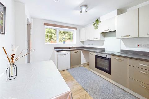 37 Kingsthorpe Close, Nottingham, NG3 3AZ