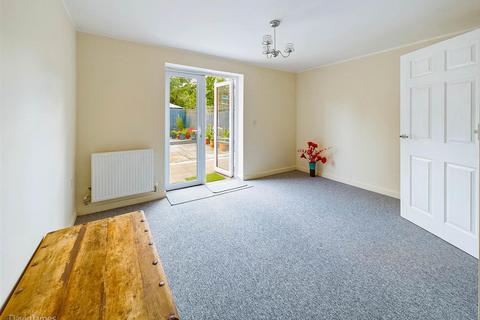 37 Kingsthorpe Close, Nottingham, NG3 3AZ
