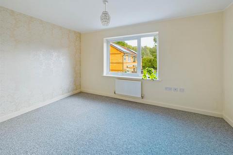 37 Kingsthorpe Close, Nottingham, NG3 3AZ