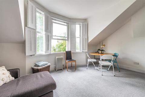 1 bedroom flat to rent, High Street Wanstead, London