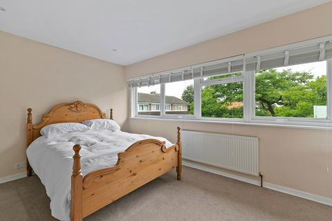 2 bedroom apartment for sale, Kingfisher Drive, Richmond, TW10