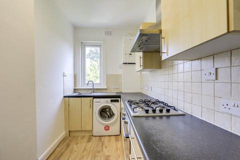 2 bedroom flat for sale, Wellmeadow Road, Hither Green, London, SE13