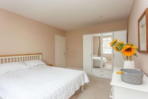 60 Crewe Place, Edinburgh, EH5 2LN