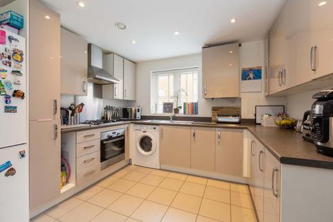 2 bedroom ground floor flat for sale, Kenyon Way, Langley SL3