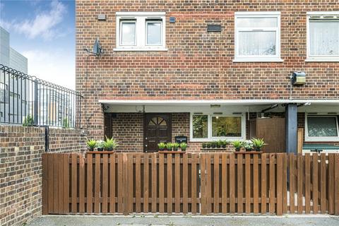 4 bedroom end of terrace house to rent, Grove Crescent Road, London, E15