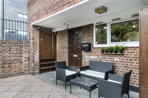 4 bedroom end of terrace house to rent, Grove Crescent Road, London, E15