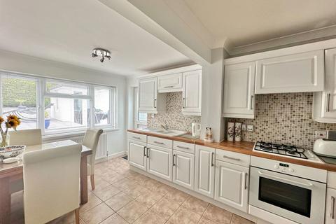 32 Broadley Drive, Torquay, TQ2 6UE