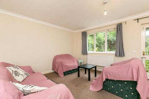1 Silver Birch Close, London, SE6 4RS