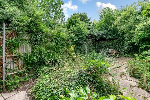 1 Silver Birch Close, London, SE6 4RS