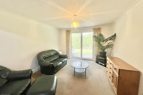 2 bedroom retirement property to rent, The Lawns, Brentwood CM14