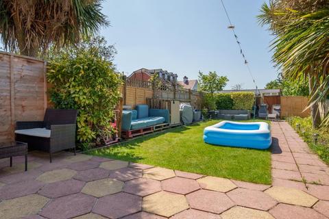 4 bedroom semi-detached house for sale, Sunbury-on-Thames,  Surrey,  TW16