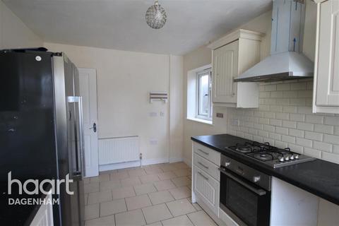 4 bedroom semi-detached house to rent, Surrey Road Dagenham