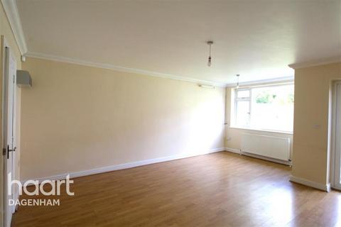 4 bedroom semi-detached house to rent, Surrey Road Dagenham