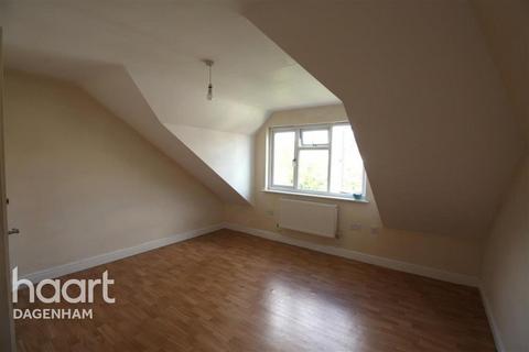 4 bedroom semi-detached house to rent, Surrey Road Dagenham