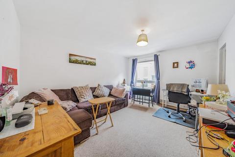 19b Ilminster Gardens, London, SW11 1PJ