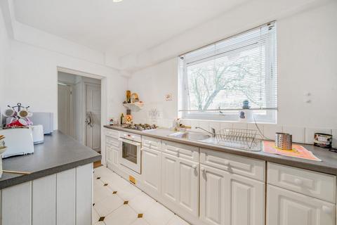 19b Ilminster Gardens, London, SW11 1PJ