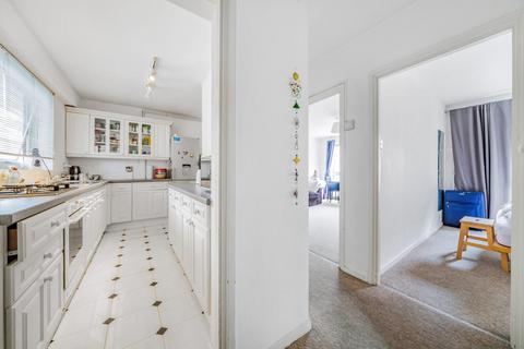 19b Ilminster Gardens, London, SW11 1PJ