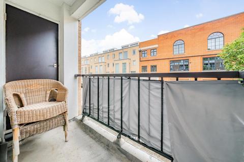 19b Ilminster Gardens, London, SW11 1PJ