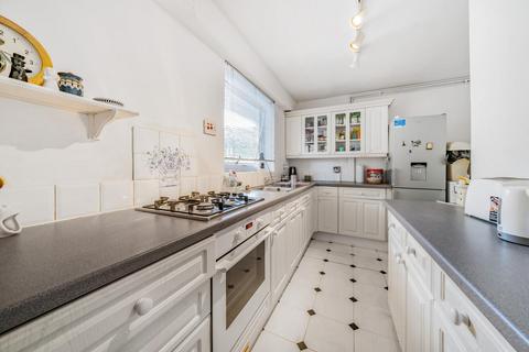 19b Ilminster Gardens, London, SW11 1PJ