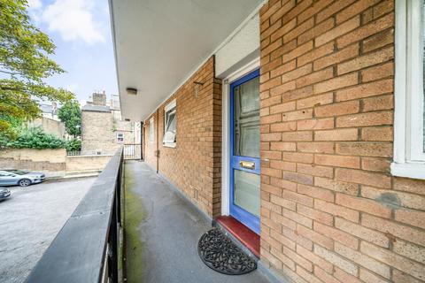 19b Ilminster Gardens, London, SW11 1PJ