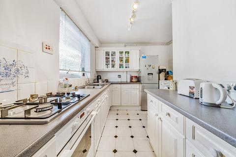 19b Ilminster Gardens, London, SW11 1PJ