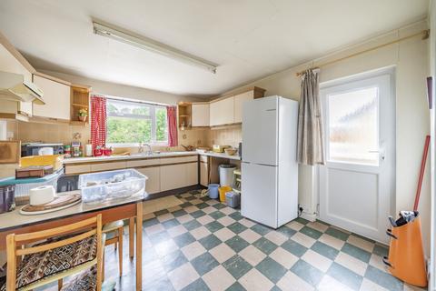 2 bedroom bungalow for sale, Franklands Drive, Surrey KT15