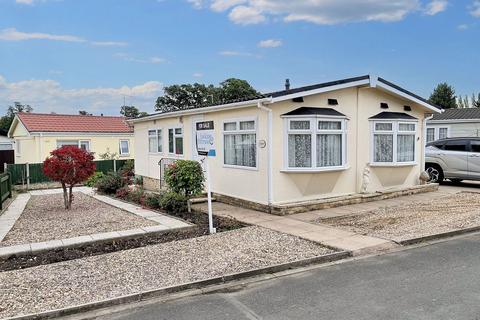 2 bedroom mobile home for sale, The Lawns, Wootton Hall, Henley-In-Arden B95