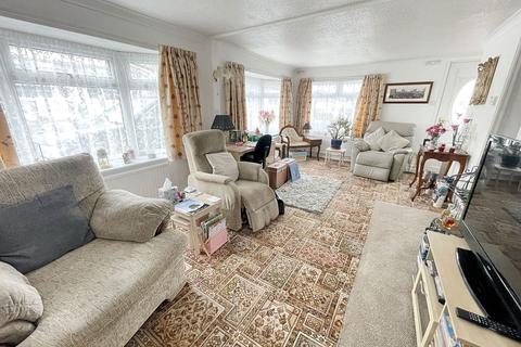 2 bedroom mobile home for sale, The Lawns, Wootton Hall, Henley-In-Arden B95