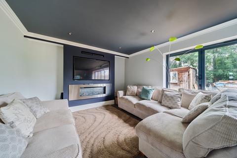 29 Bourneside Road, Addlestone, KT15 2HZ