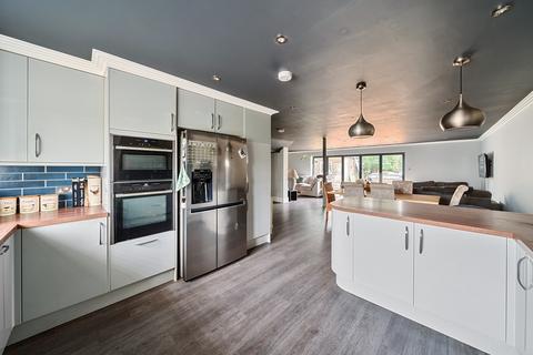 29 Bourneside Road, Addlestone, KT15 2HZ