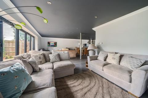 29 Bourneside Road, Addlestone, KT15 2HZ