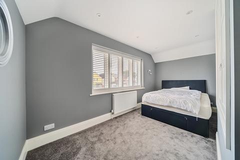 29 Bourneside Road, Addlestone, KT15 2HZ