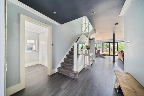 29 Bourneside Road, Addlestone, KT15 2HZ