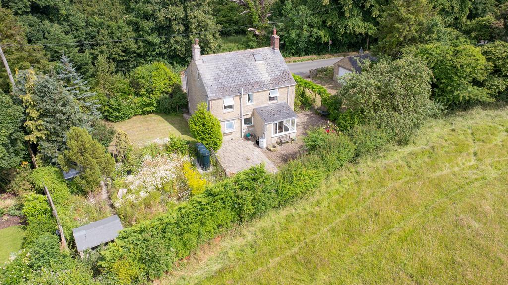 Lea, Malmesbury, Wiltshire, SN16 4 bed detached house for sale £695,000