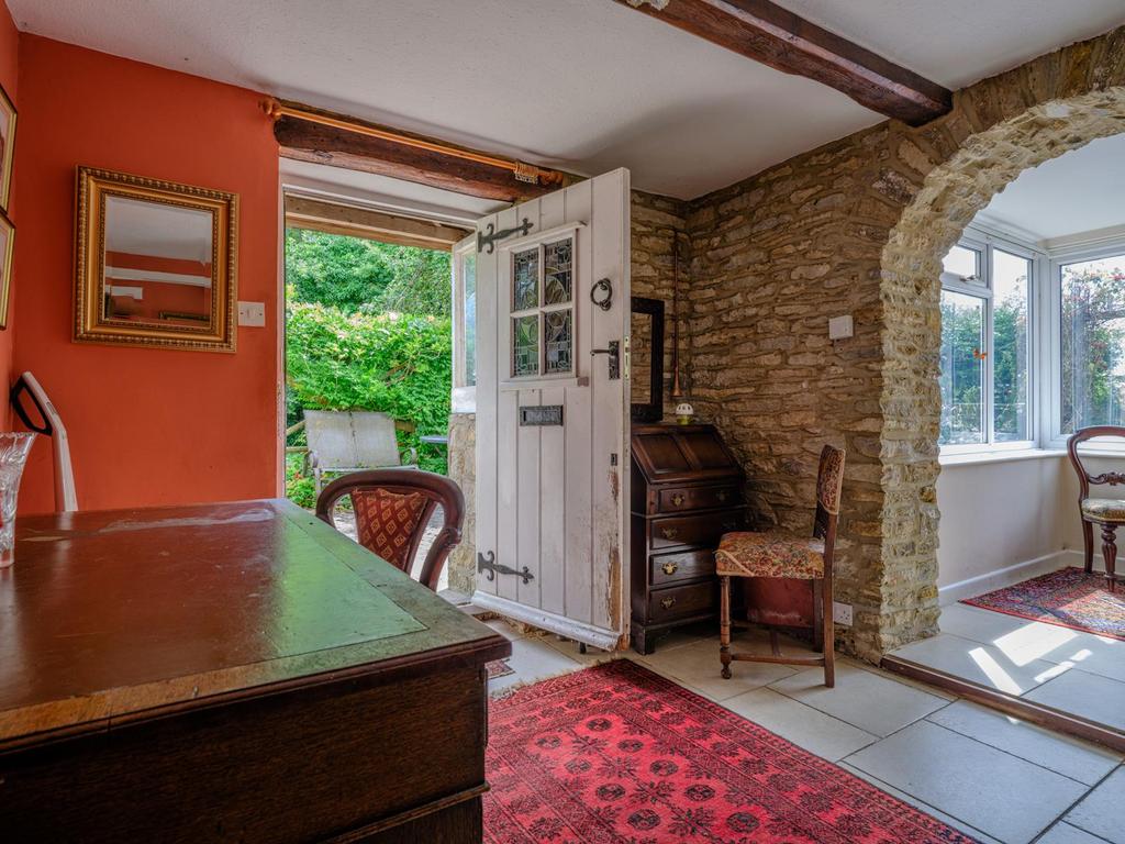 Lea, Malmesbury, Wiltshire, SN16 4 bed detached house for sale £695,000