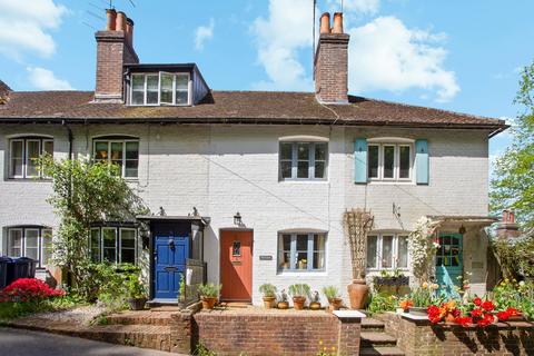 4 Sandrock, Haslemere, GU27 2PS
