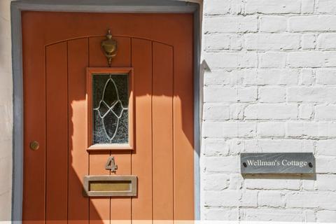 4 Sandrock, Haslemere, GU27 2PS