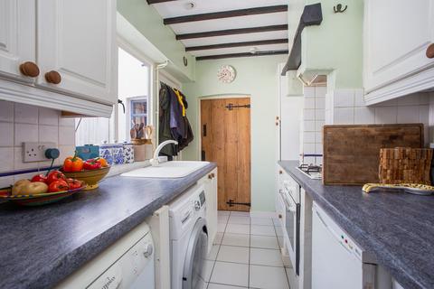4 Sandrock, Haslemere, GU27 2PS