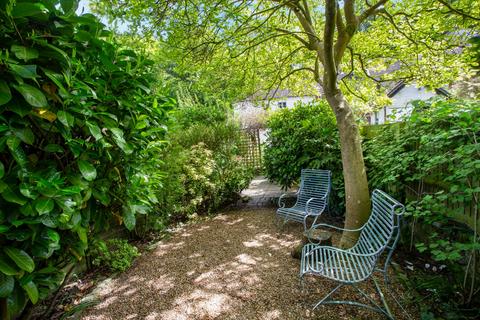 4 Sandrock, Haslemere, GU27 2PS
