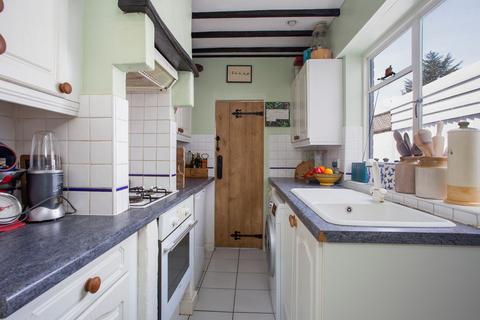 4 Sandrock, Haslemere, GU27 2PS