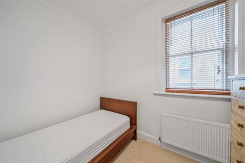 2 bedroom flat for sale, Chevening Road, London, NW6