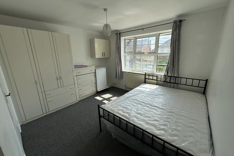 1 bedroom in a house share to rent, Halsway, HAYES UB3