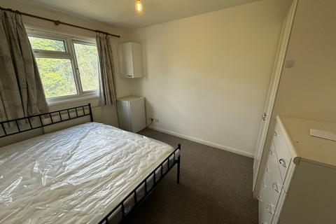 1 bedroom in a house share to rent, Halsway, HAYES UB3