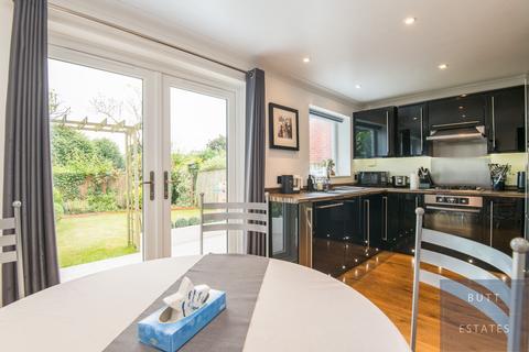 6 Edgbaston Mead, Exeter, EX2 5UB