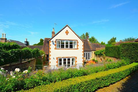 4 bedroom cottage for sale, High Street, Amberley, West Sussex, BN18