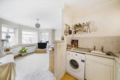 14a Roslyn Close, Mitcham, CR4 3BB
